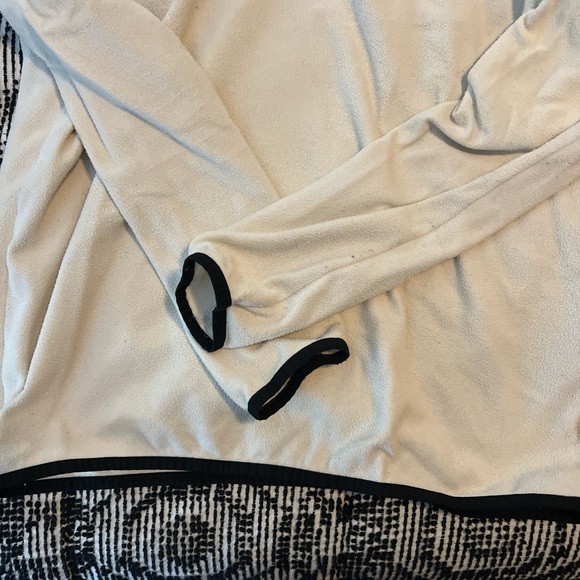 The North Face Black and White Fleece Pullover - Picture 3 of 3